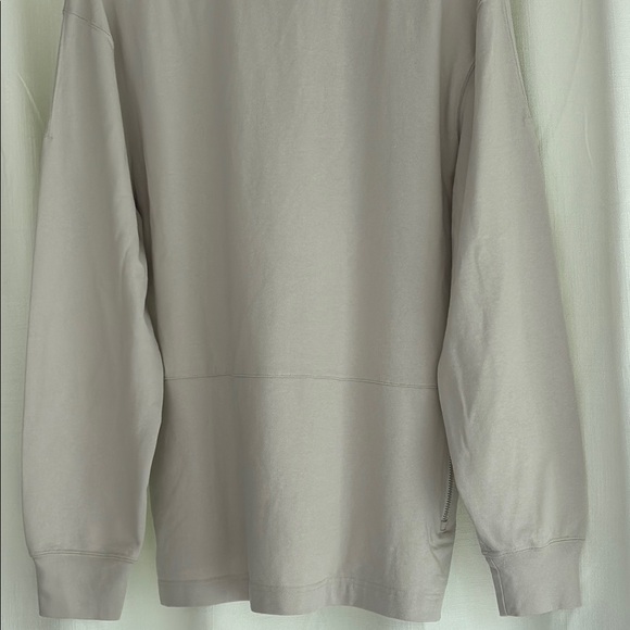 Nike Gray Crewneck Sweater with Minimalist Design - Picture 5 of 9